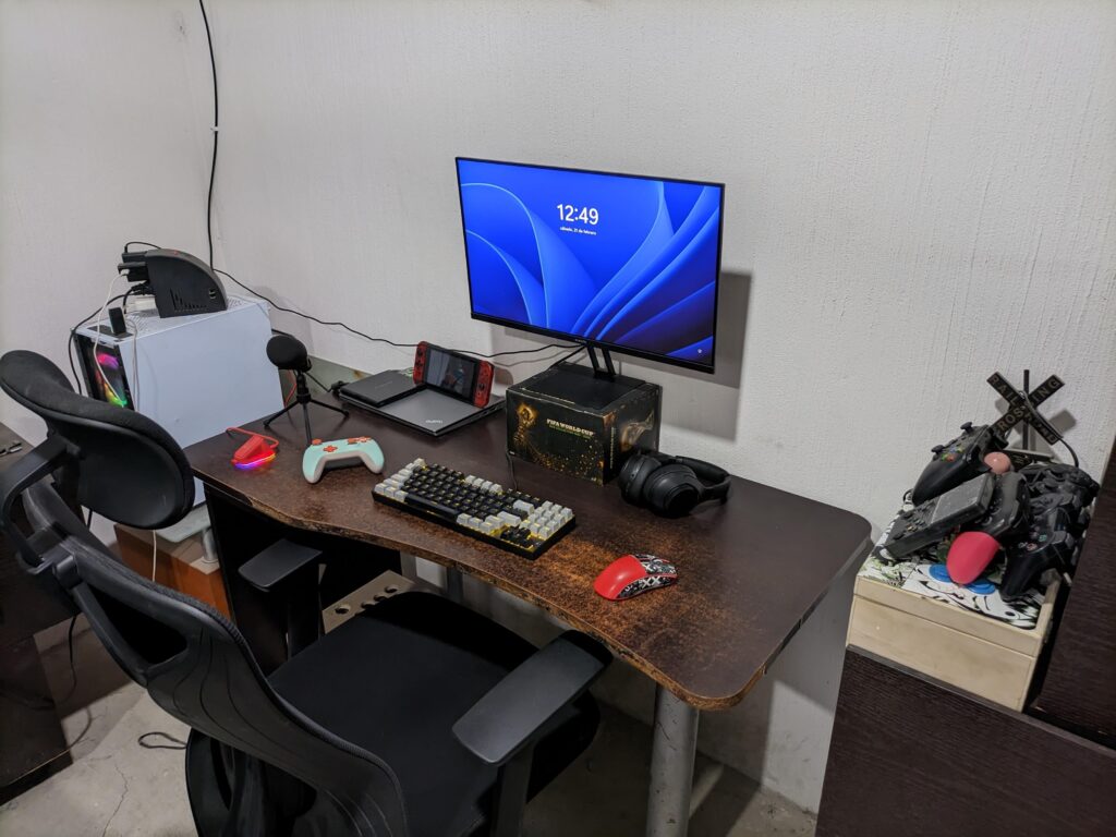 How do people with a lot more stuff make their setups look clean?