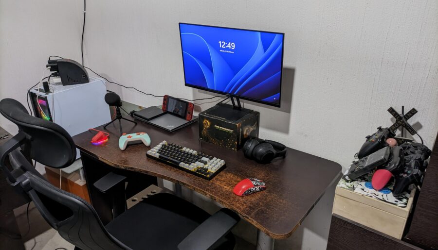 How do people with a lot more stuff make their setups look clean?