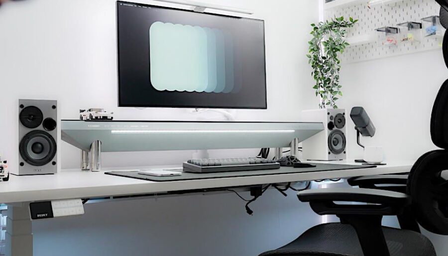 Clean setup,calm lighting,100% focus 🚃💻