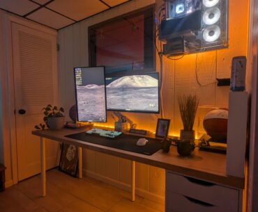 Finally made the trip to IKEA for a new desk.