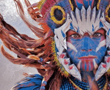 Took this photo of Aloy in Horizon Forbidden West. I really love how the war paint & battle regalia in HFW feel authentic rather than cheesy looking video game loot. Guerilla's commitment to anthropological consistency made the games aesthetic feel really organic.