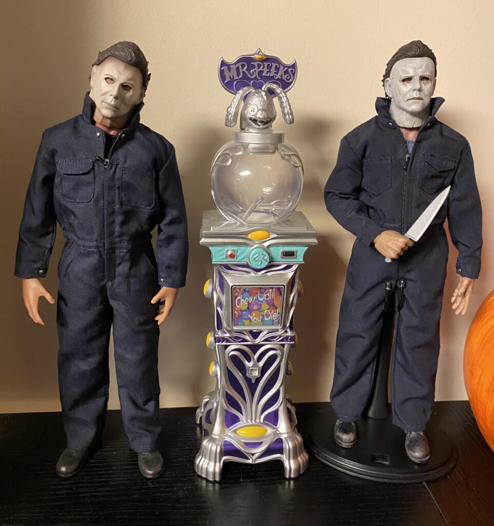 The replica Gobblegum machine scales nicely with 1/6 scale figures. The replica Gobblegum machine scales nicely with 1/6 scale figures.