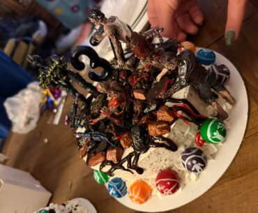 gf made me a zombies bday cake 🎂