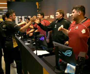 Apex and Hunter hugs after Vitality wins Anubis