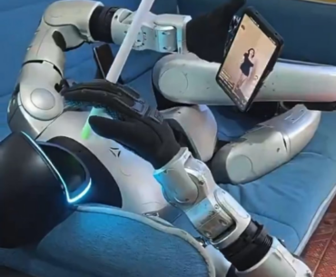 Chinese robot learns to goonscroll