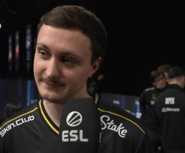 flameZ trolling Aurora fans on stream - “should I tweet ‘GG EZ’…I’ll do it now”