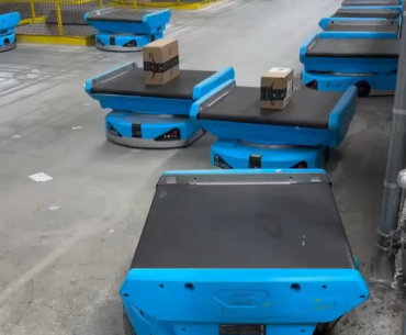 Amazon AI warehouse drones, which replaced human warehouse employees, incapable of moving around each other.