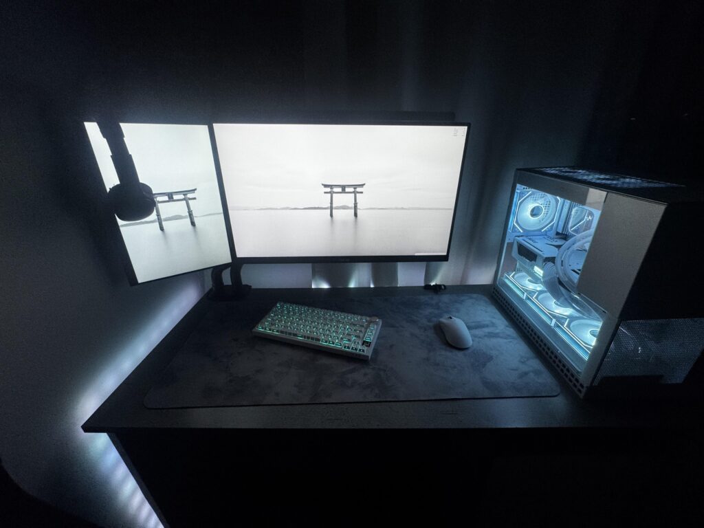 Thats my battle station, looking for improvement tips and cool accessories for the desk