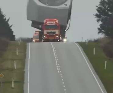 LEAKED! Power connection for 60 Series PSU seen being transported