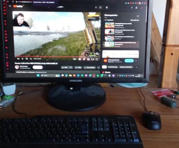 Can you even consider this a battlestation? (Everything is hooked up to a LifeBook A359 and a PS4, for which I have a HDMI swicht installed)