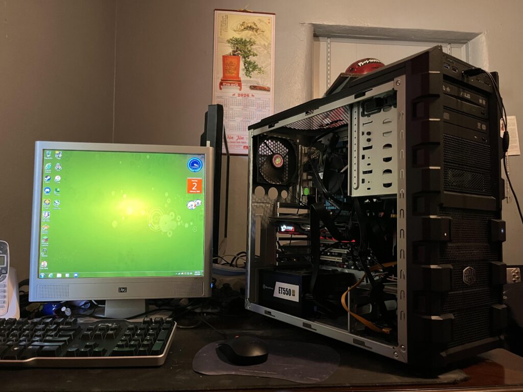 my first ever pc build and my setup!!