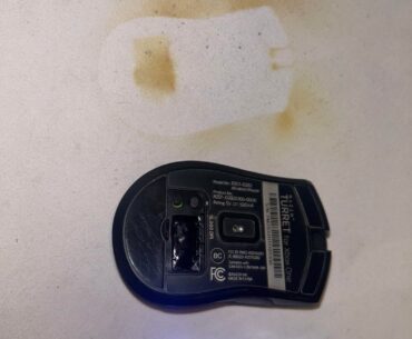 Razer mouse charge cable might be faulty.
