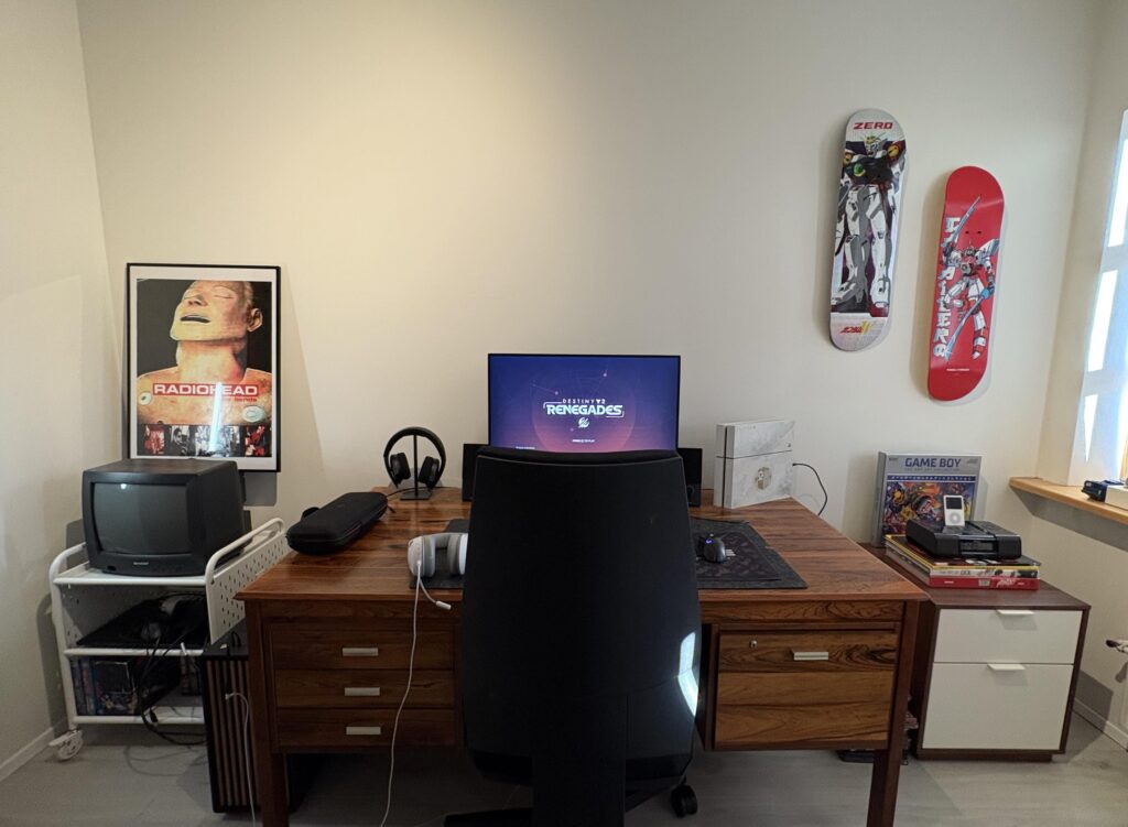 Cozy Radiohead + Destiny setup