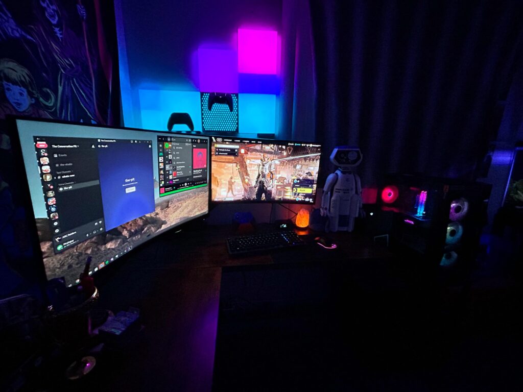 Was feeling pretty good about my battle station until i came across some absolute godly ones..😅 but here it goes! Hope y’all like it