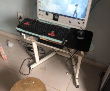 younger brother shitty battlestation with old all in one