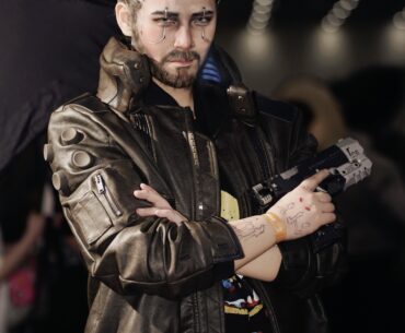 V cosplay