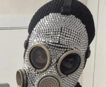 Imagine if the game hadn't missed the chance to equip characters clan wars.