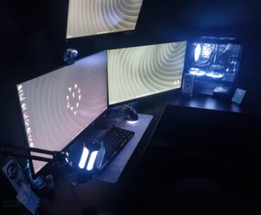 triple monitor setup complete after 6 months of saving