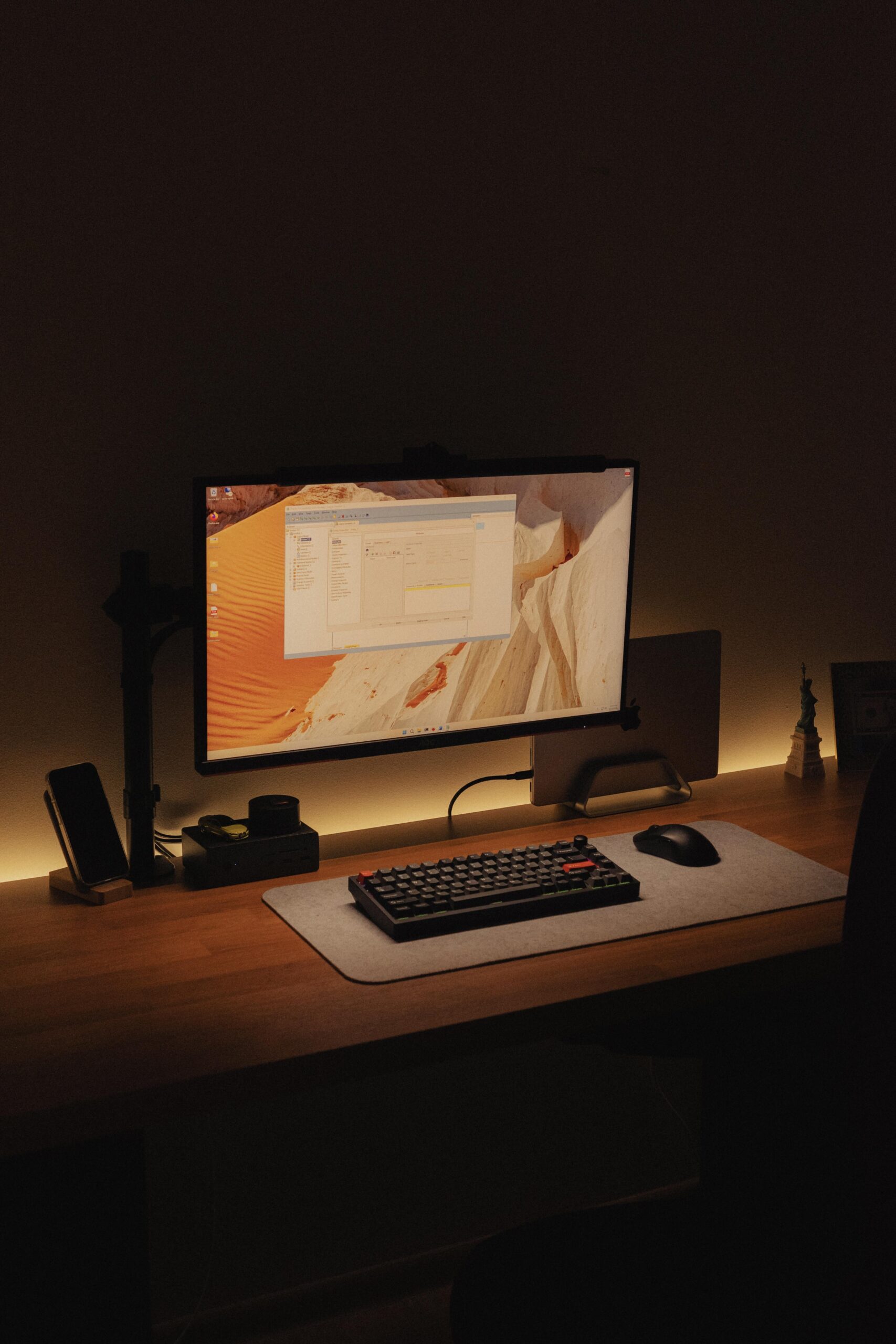 My Clutterless Workstation My Clutterless Workstation