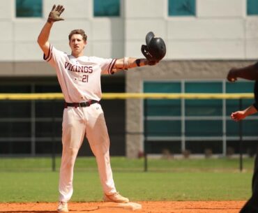 Vikings split first two games of the conference season