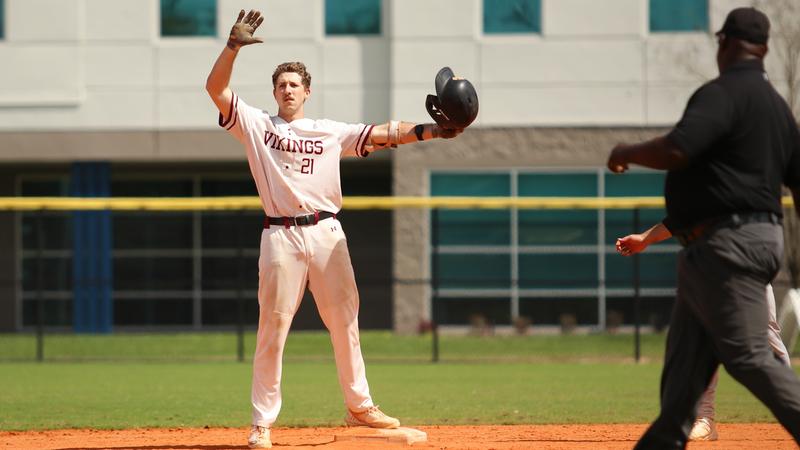 Vikings split first two games of the conference season Vikings split first two games of the conference season