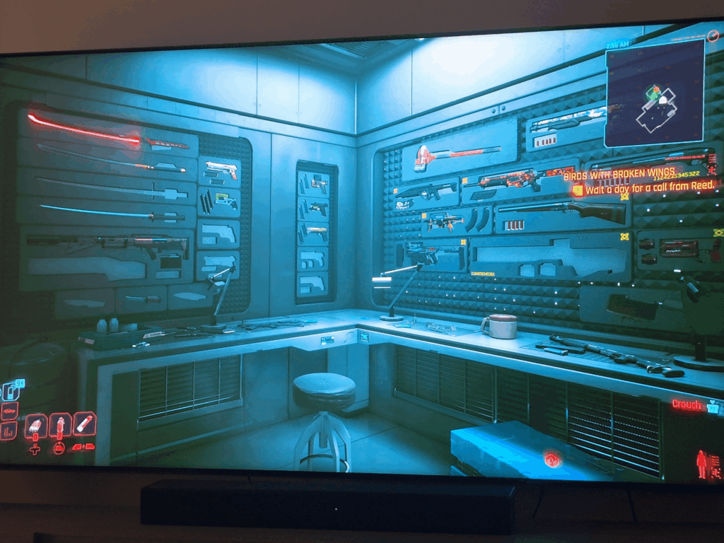 Is Johnny able to look at V's face?