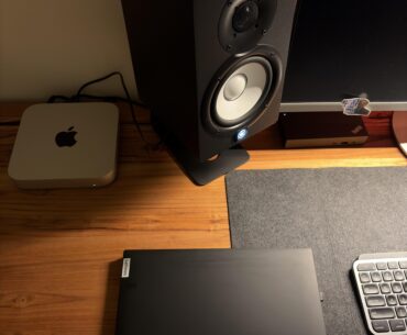 Help: 2 Computers, same screen.