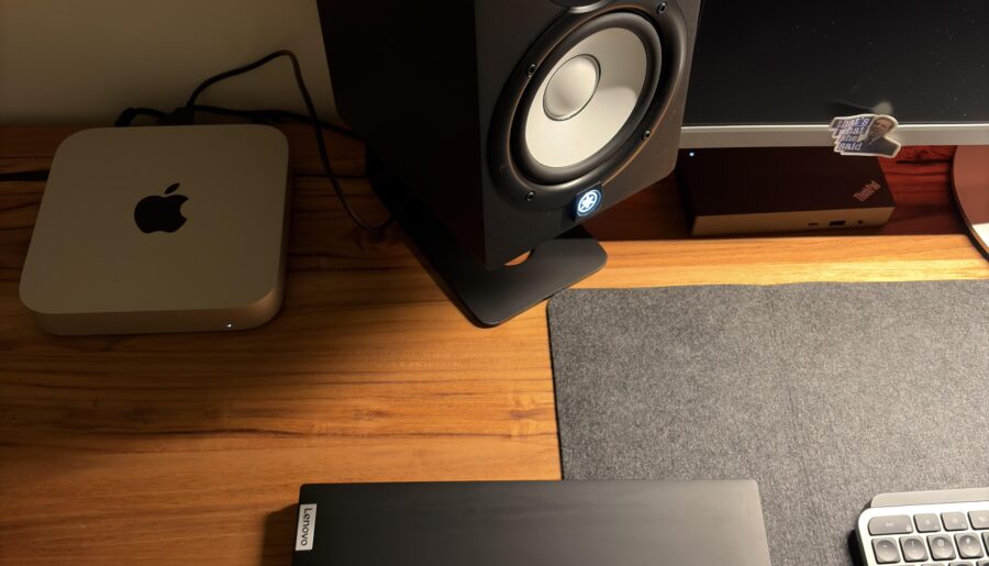 Help: 2 Computers, same screen.