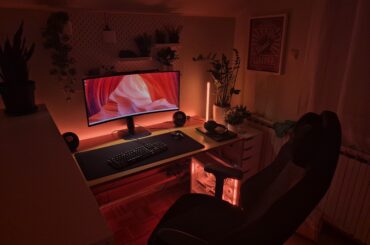 My cat pissed on and destroyed my not-so-old 27'' monitor so I decided to replace it with an ultrawide. Also upgraded my 2019 PC to a newer one.