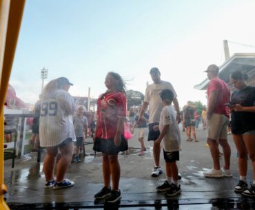 Extreme temps force game-time changes for Cincinnati Reds in Arizona