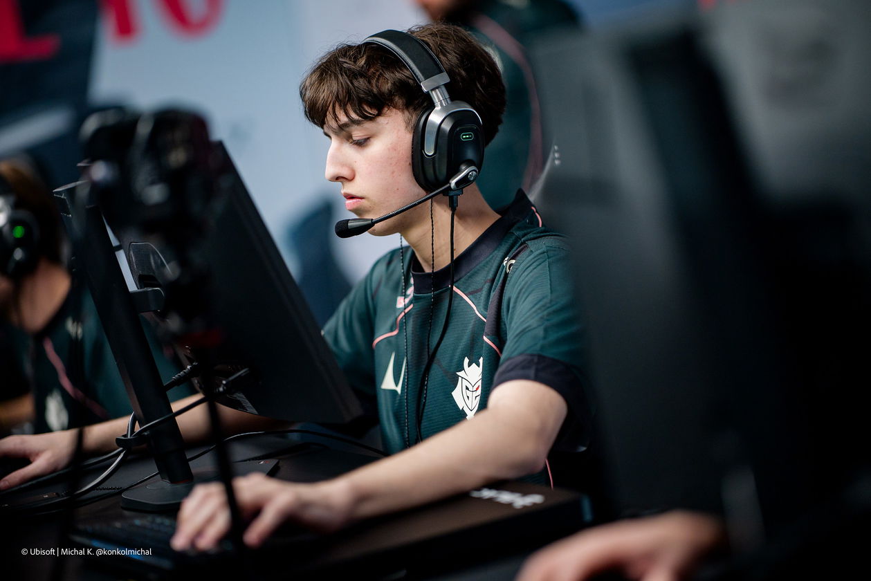 SiegeGG Year 10 Awards – Rookie of the year: Stompn team a logo