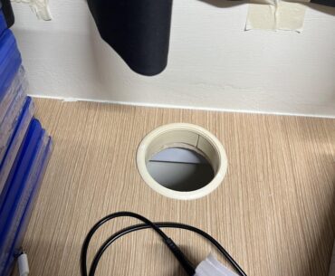 Can i use an ergotron LX on this grommet hole?