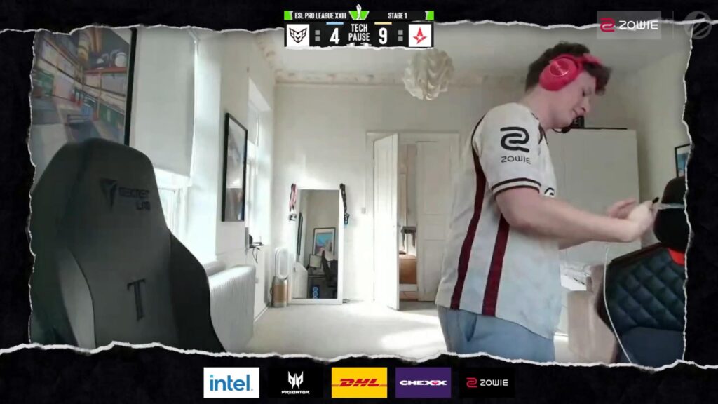Chr1zN had to tape his phone to a chair during the match, so he could stream his setup to admins