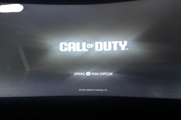 Alguien también está intentando entrar al juego y de aquí no pasa? Por más que le des a la x. Ya eh cerrado y abierto el juego varias veces y no pasa nada vuelve a estancarse aquí. #COD #WZ