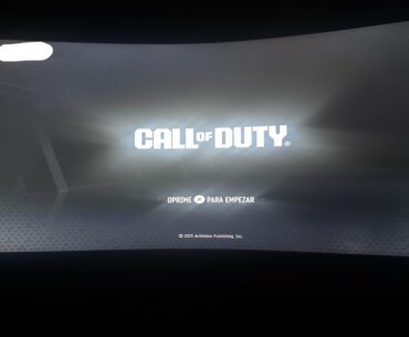 Alguien también está intentando entrar al juego y de aquí no pasa? Por más que le des a la x. Ya eh cerrado y abierto el juego varias veces y no pasa nada vuelve a estancarse aquí. #COD #WZ