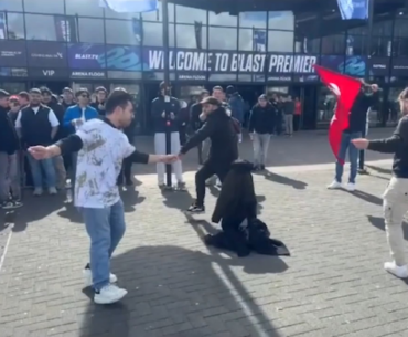 Aurora fans bringing the vibes to Rotterdam
