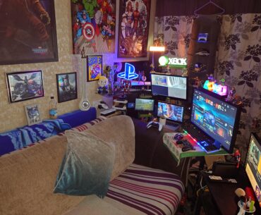 Hi guys, here's my sofa setup, I was sick of getting back ache at a desk lol