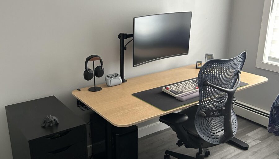 My (attempted) Clean Battle Station.