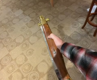 Massive stiletto knife