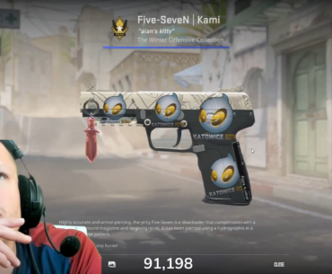 ohnePixel showed Jynxzi his Five-SeveN Kami with an interesting pattern
