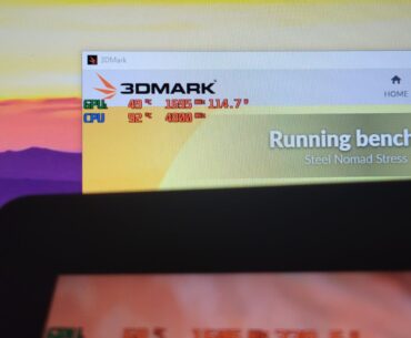 Temp difference between monitors on 3dMark stress test