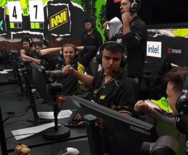 Find yourself someone who looks at you the way AleksiB looks at Makazze