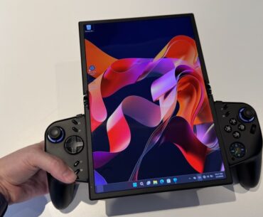 Lenovo's Foldable Gaming Handheld Is Too Cool to Remain Just a Concept
