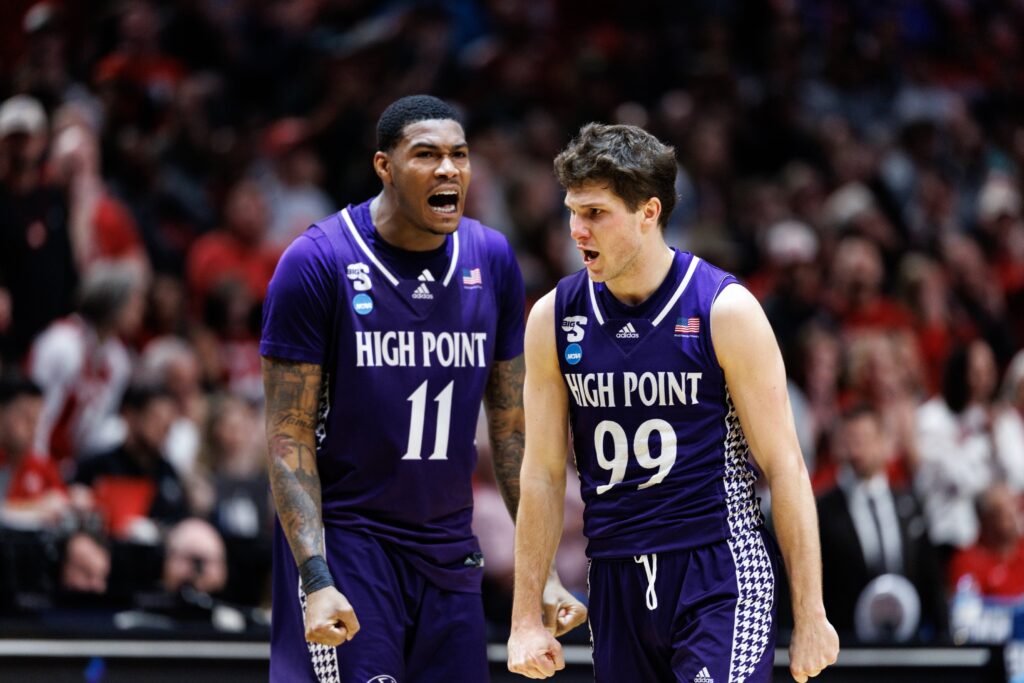 We’re tracking all games, perfect brackets in the 2026 NCAA tournament We're tracking all games, perfect brackets in the 2026 NCAA tournament