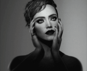 Aurore Cassel in B&W+ Set-up