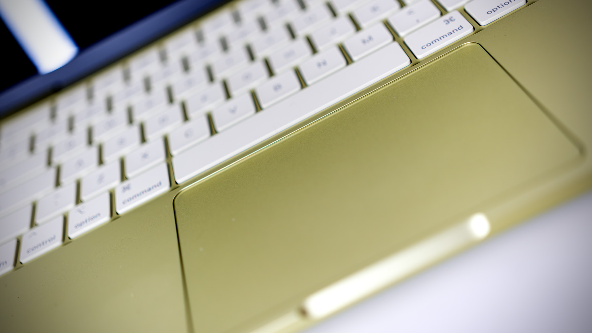 Apple MacBook Neo in Citrus colour.