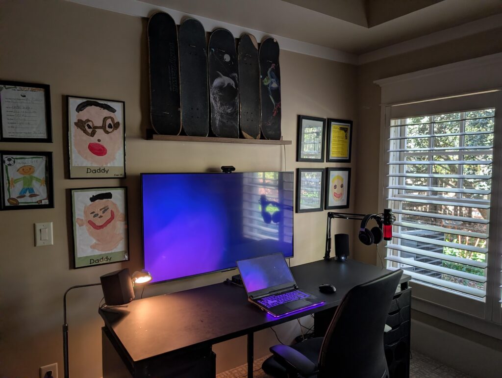 Lowlight purple minimalism