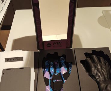 Found these weirdly official-looking CS2 Pandora's Box gloves in Beijing. It came with an ROG x PGL Shanghai Major 2024 display stand and mannequin arm. Is this a rare???