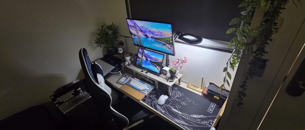 My current travel battle station