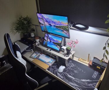 My current travel battle station